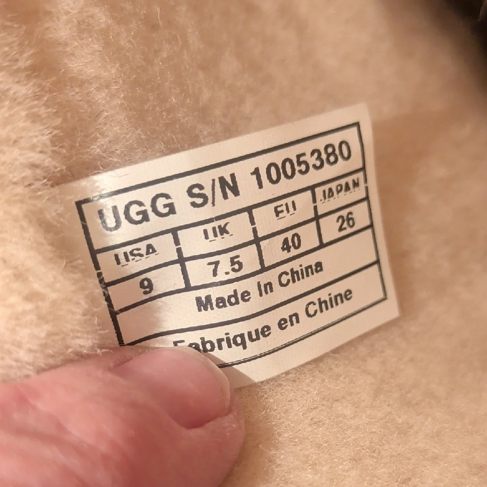 UGG Becket Chestnut Water-resistant Leather Sheepskin Buckle Short Boots
